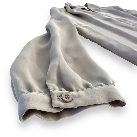 Landry by Shelli Segal | Split Neck 3/4 Sleeve Blouse (M) 🩶 - Picture 4 of 6